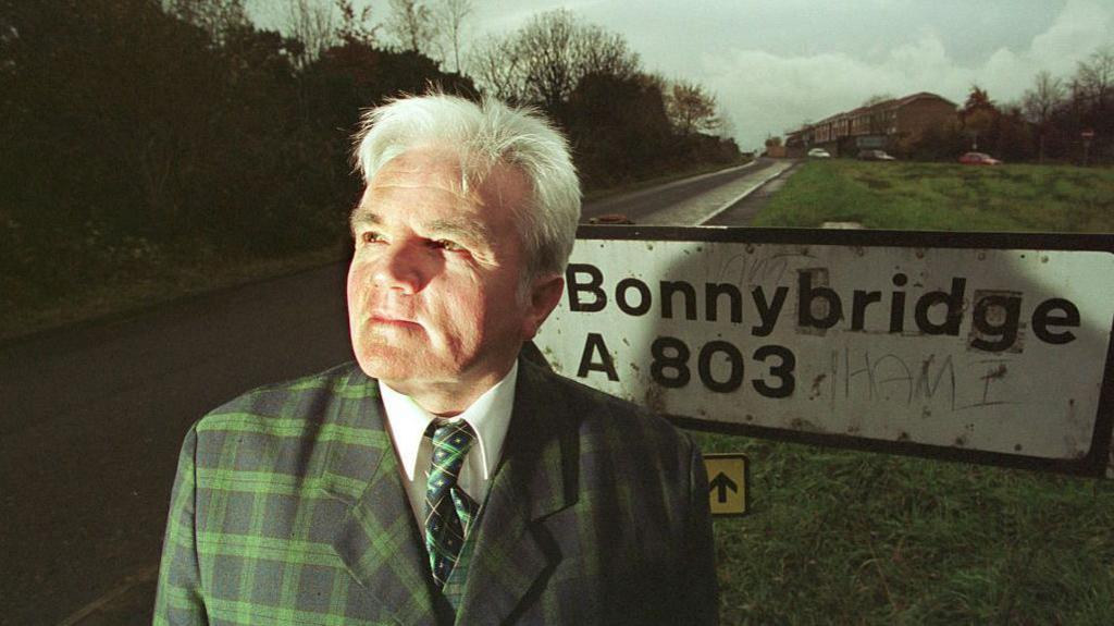 The Bonnybridge Sighting Wave and the Falkirk Triangle (From 1992)