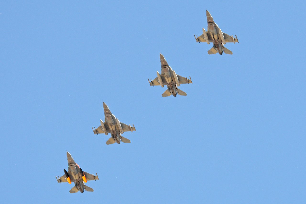 The Greece Air Force and Airliner Sighting