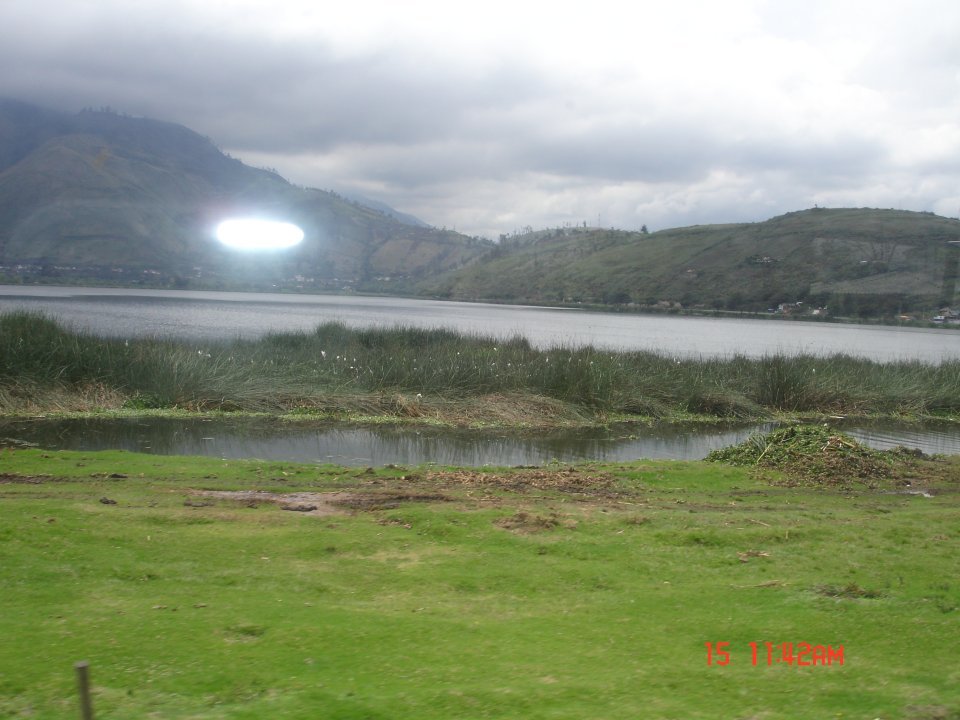 The Ipiales Lake Luminescence