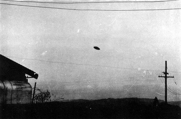 Trent photo 1 (Condon Report Plate 23), the wide elliptical view. The aluminum-painted tank under the garage eave at left served as Hartmann's photometric brightness reference.
