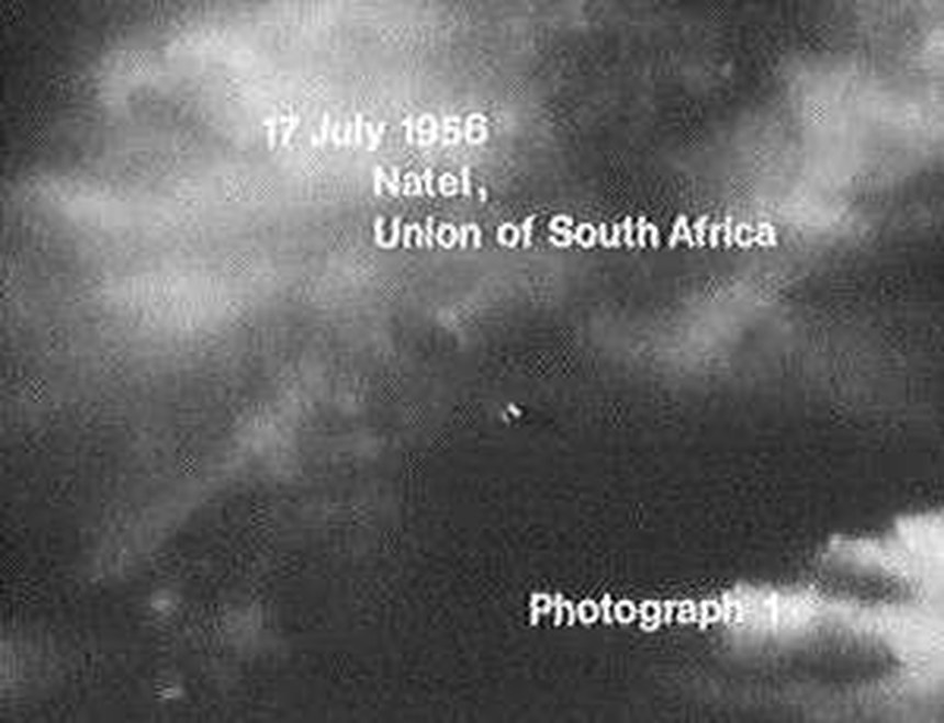 The Elizabeth Klarer Drakensberg Photograph (1956)