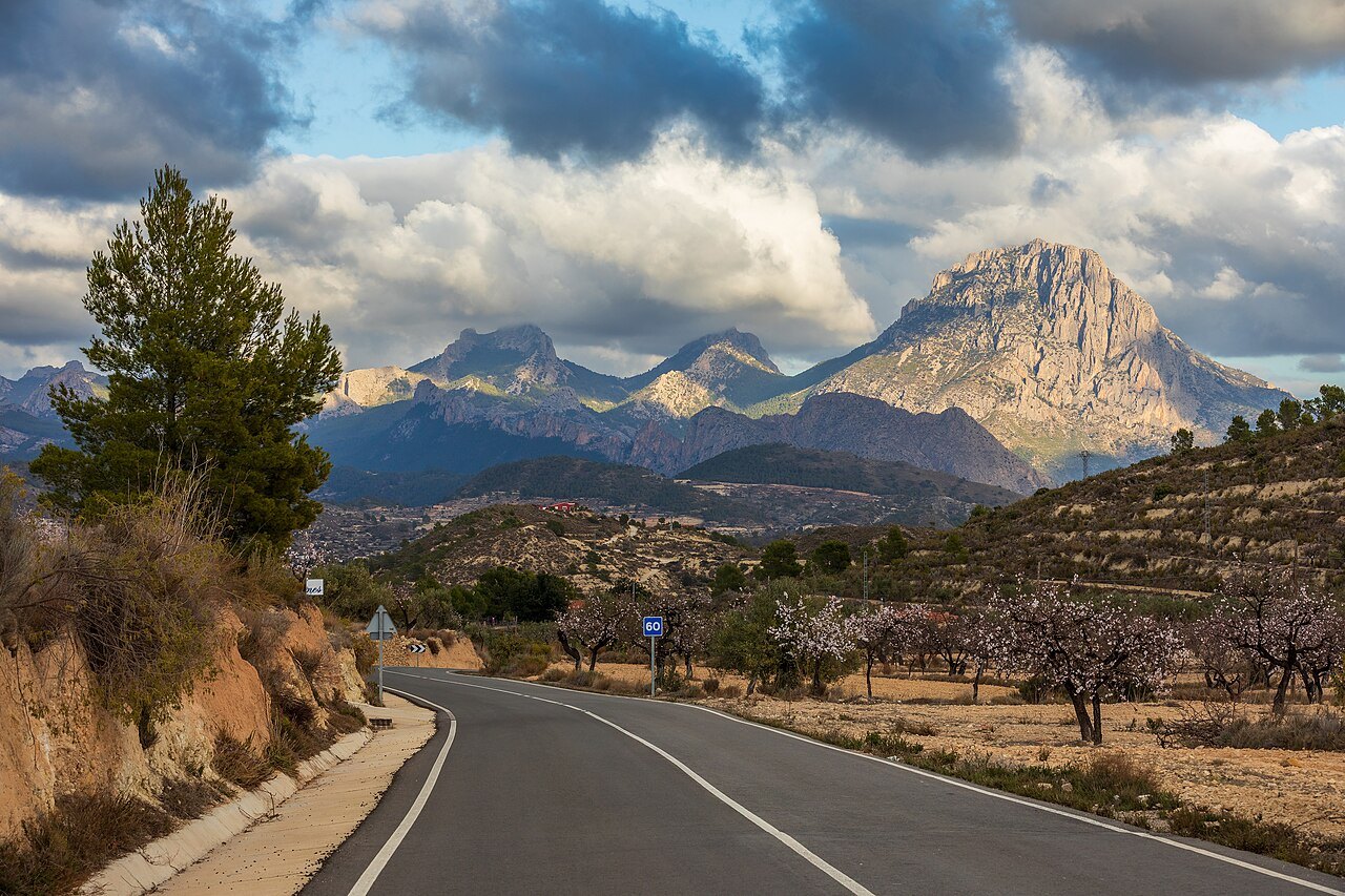 A Motorist Meets "Naazra-Abuc" Near Alicante (1978)