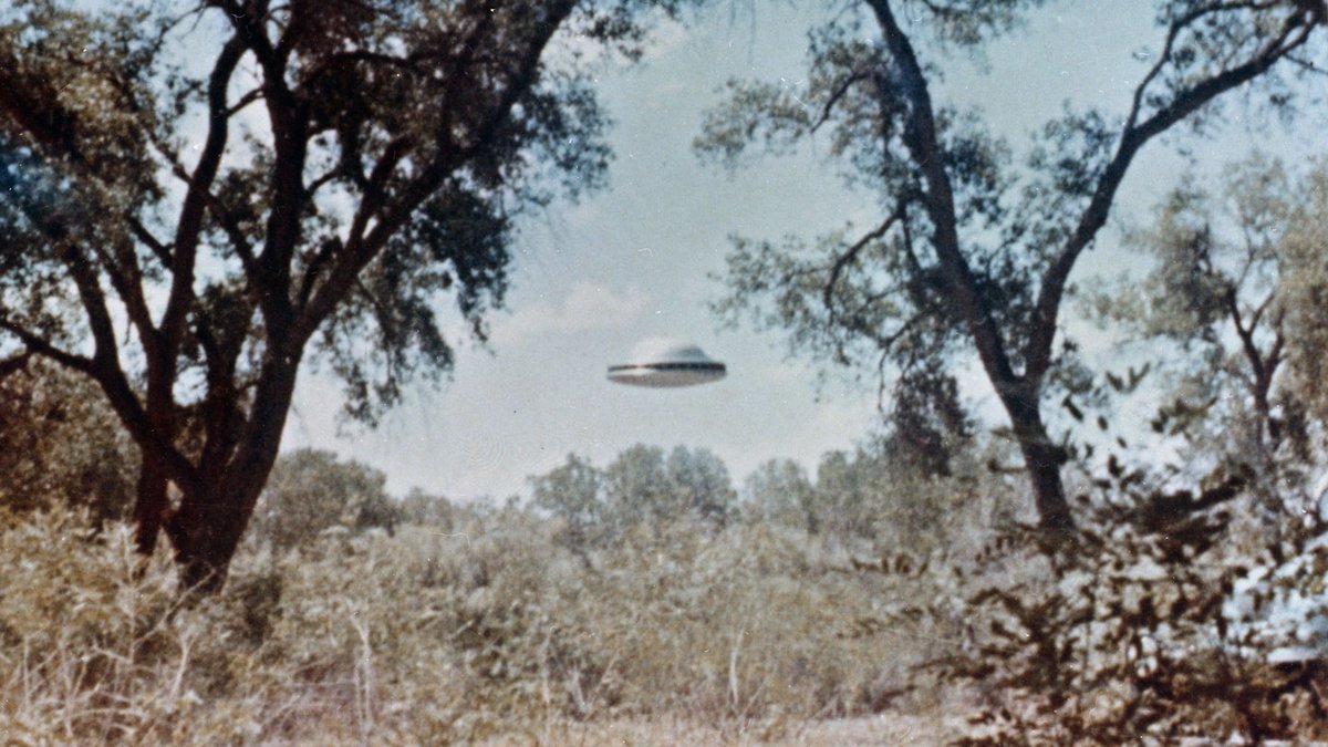 A second frame from Villa's tree-framed series, the disc centered between the cottonwoods over scrubby bosque. Held by the US National Archives as local ID 255-GS-65-110 in the same Goddard collection, captioned June 4, 1964 against the literature's 16 June 1963 dating of the series.