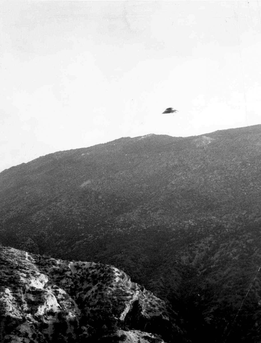 Metallic Saucers Morph over Yuma, Arizona (1970)